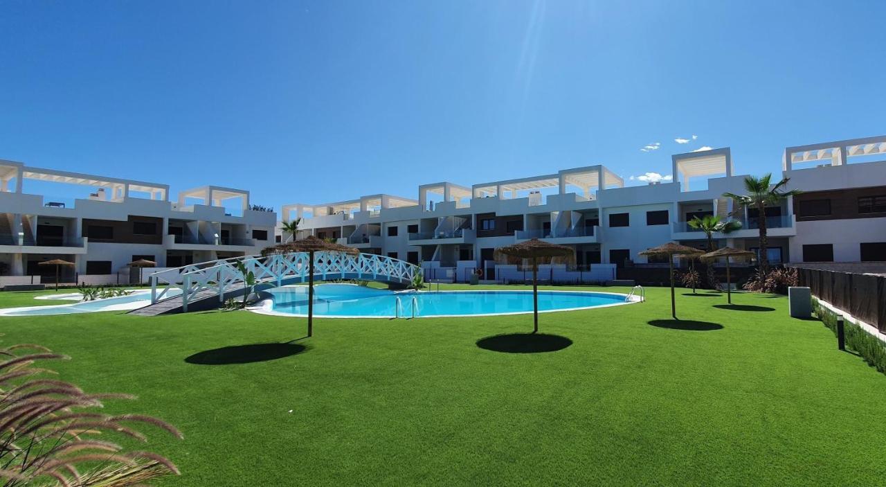 Laguna Beach Resort: Beachfront Condo with Rosa Lagoon Views Torrevieja Exterior photo